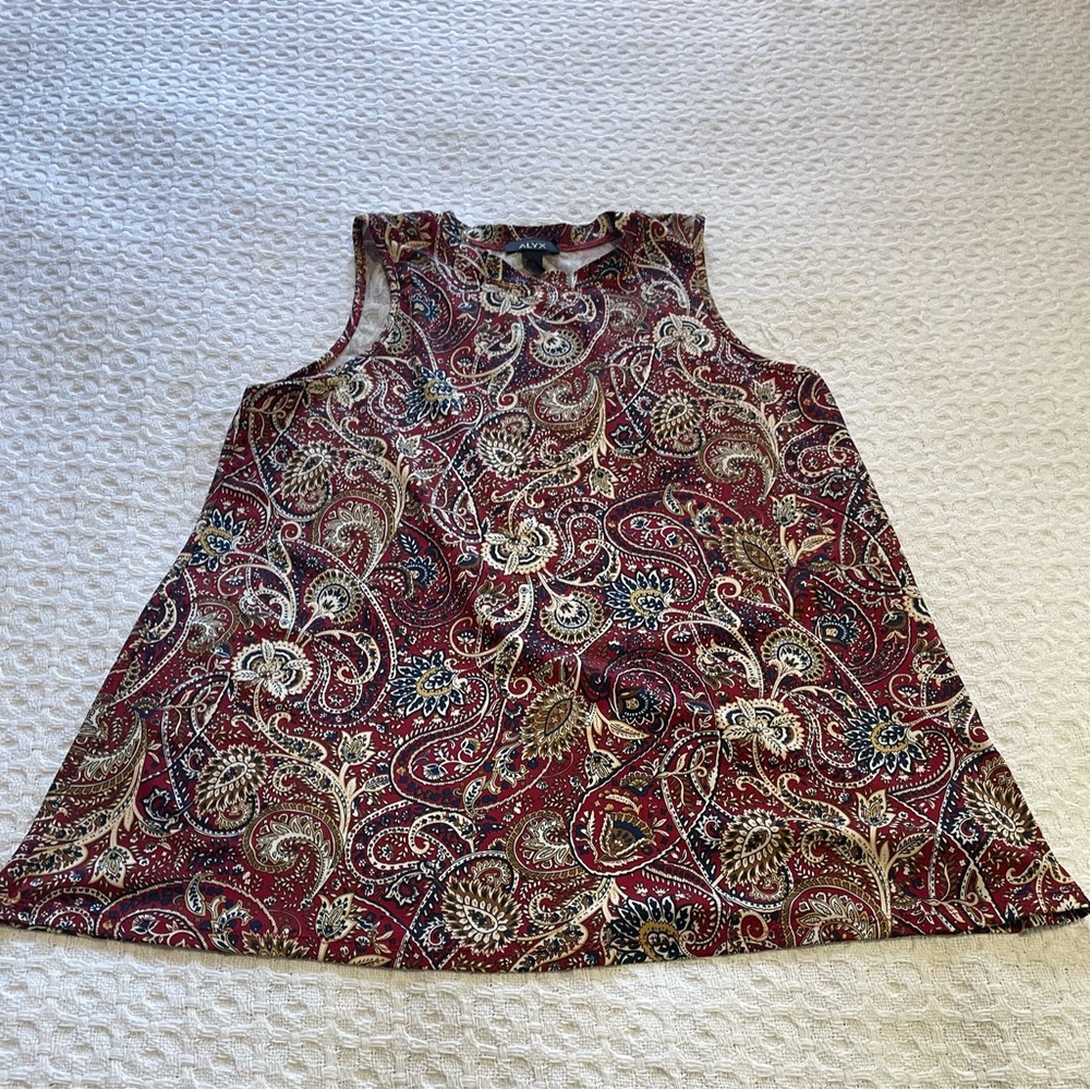 Alyx Maroon Paisley Top~ Size Medium ~ Great with Jacket or‎ Blazer